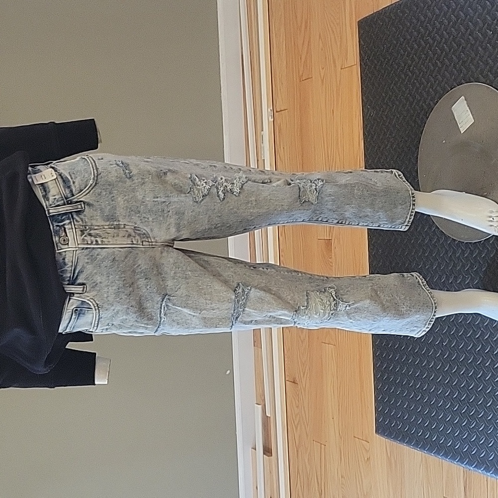 Abercrombie & Fitch Mid Rise Boyfriend Distressed Acid Wash Jean